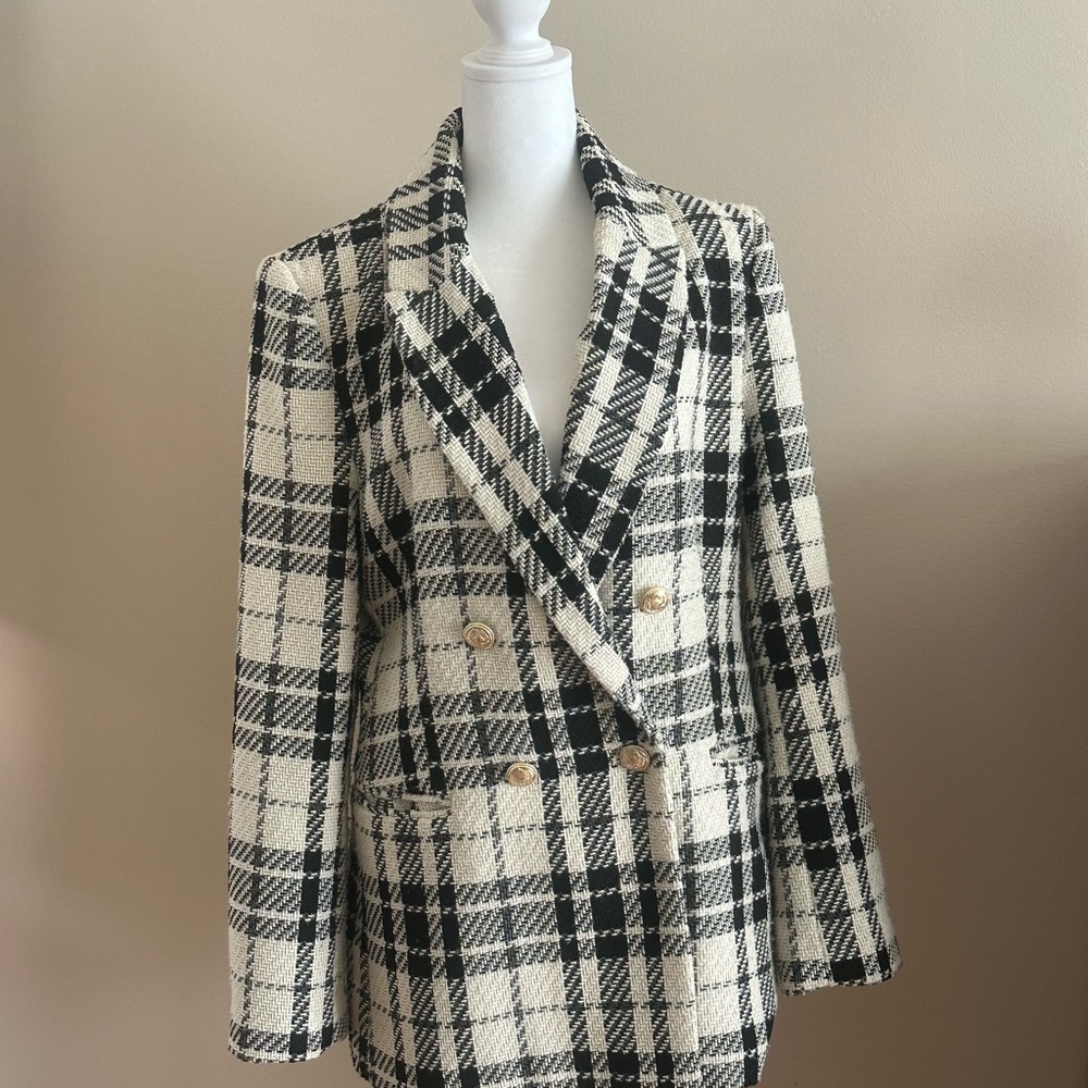 Tahari Monochrome Knit Design plaid  double breasted jacket.